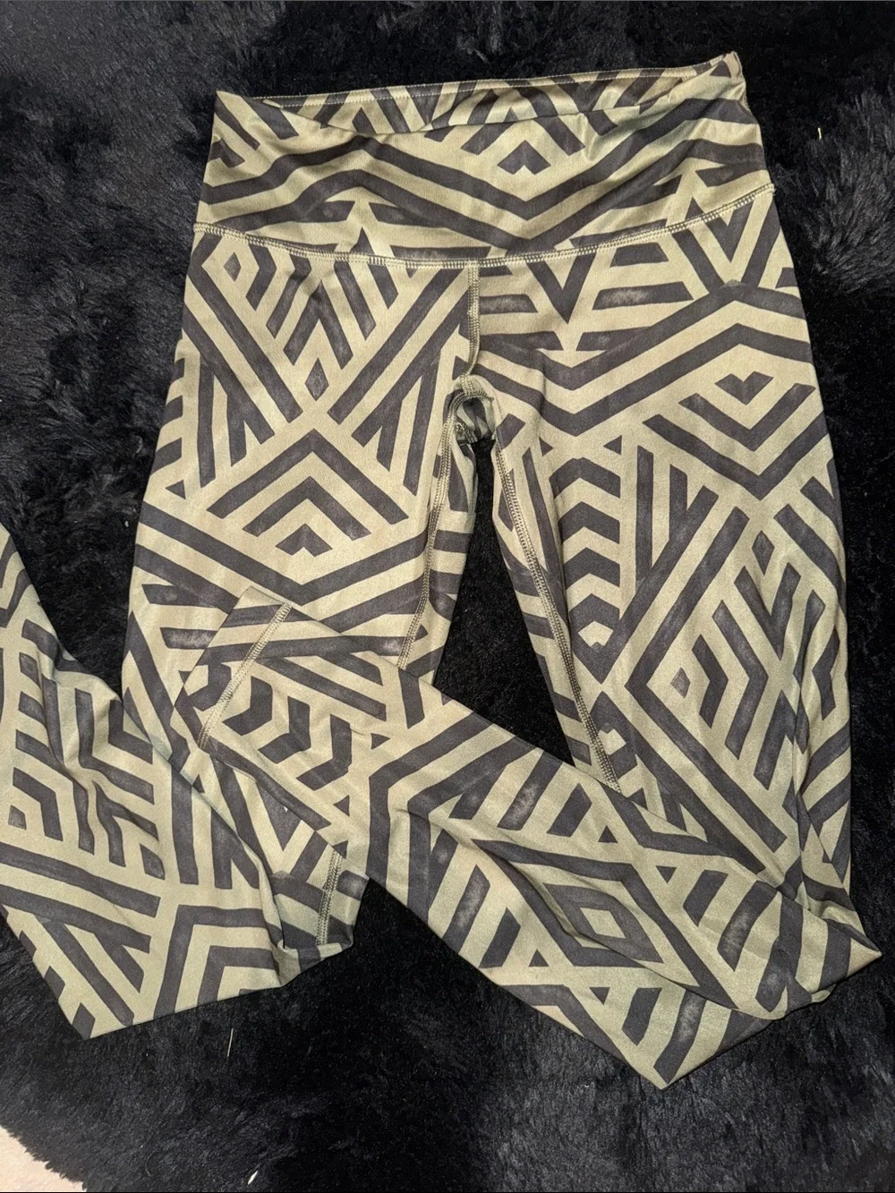 Lululemon Wunder Under Pant — Chevron Shuffle Fatigue Green / Black (Size 6)